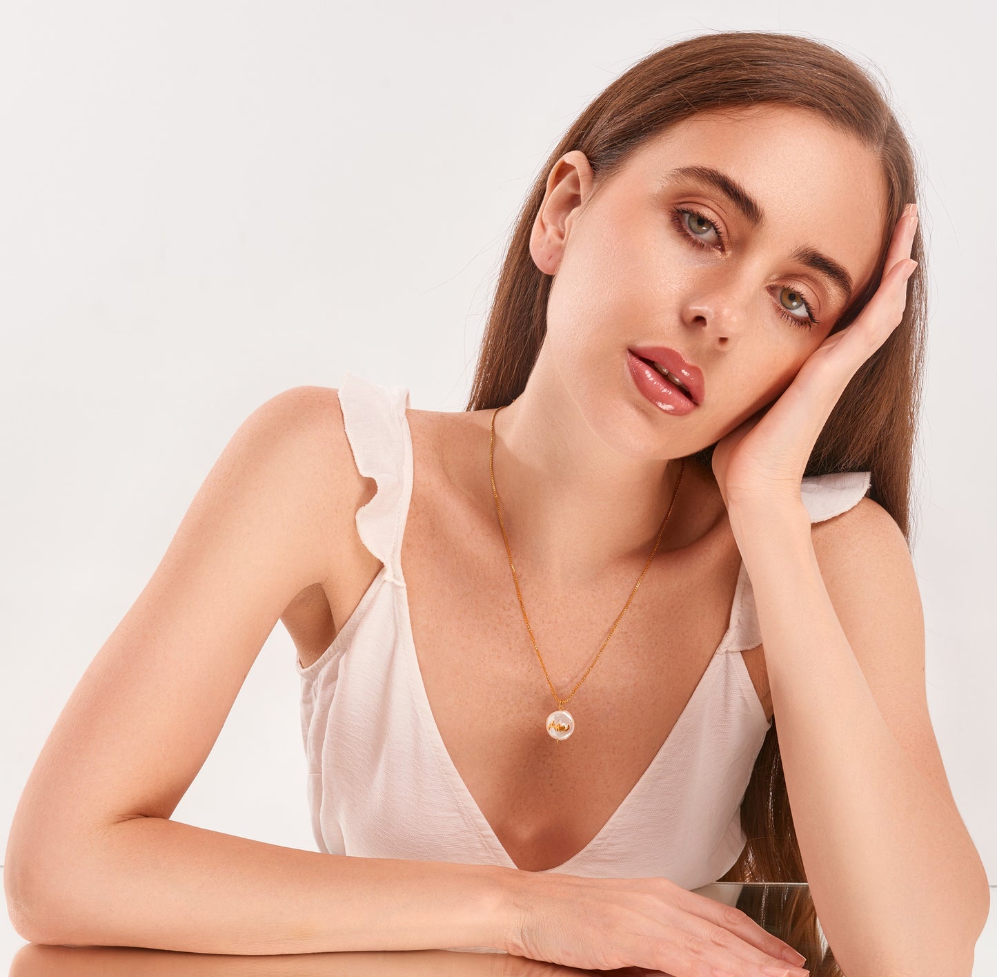 NATURAL SEASHELL NECKLACE