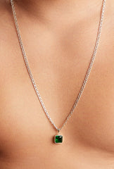 SMALL GREEN STONE NECKLACE