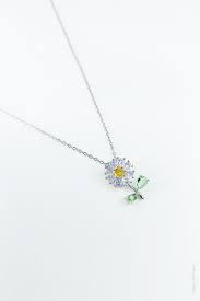 WHITE FLOWER NECKLACE